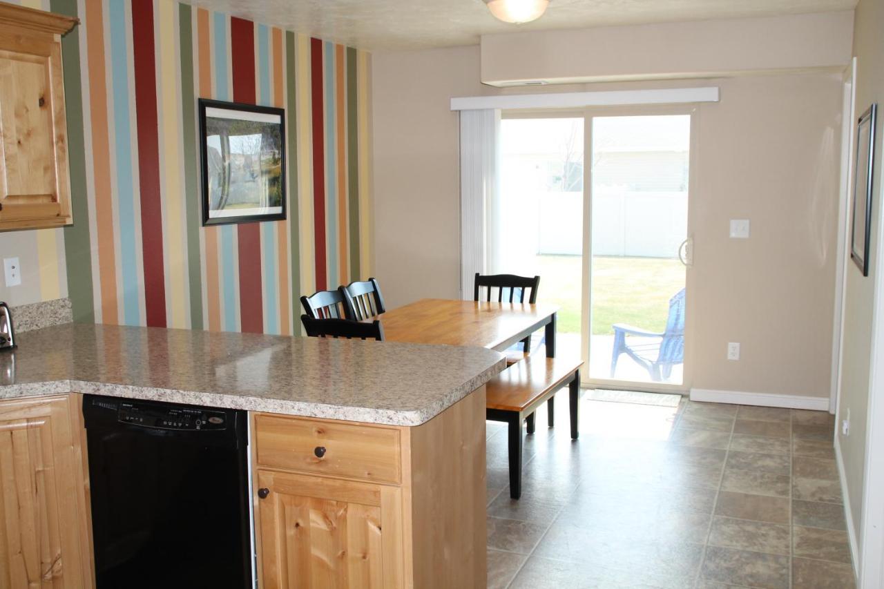 3 Queen Beds, 1 Twin Bed, 2 Rooms, 1 And A Half Bath, Self Check-In, Flexcation Equipped Idaho Falls Extérieur photo